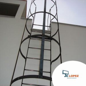 De Puertas Y Escaleras De Metal