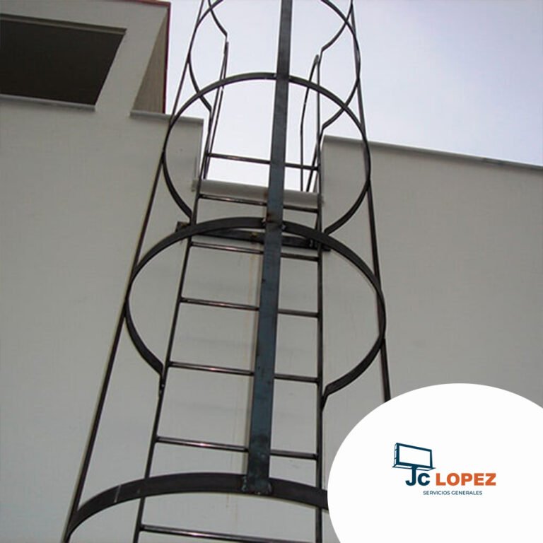 De Puertas Y Escaleras De Metal